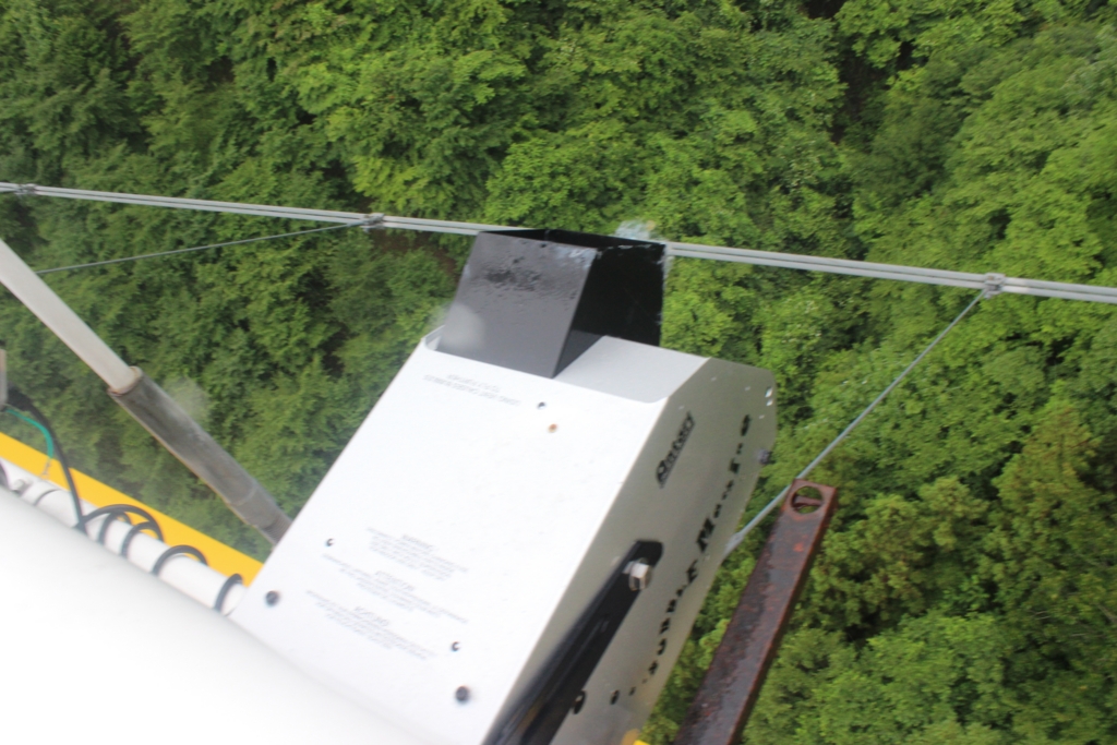 f:id:digdig_o:20150722122620j:plain 橋横に取り付けられた機械