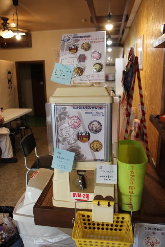 缶バッチのガチャガチャ